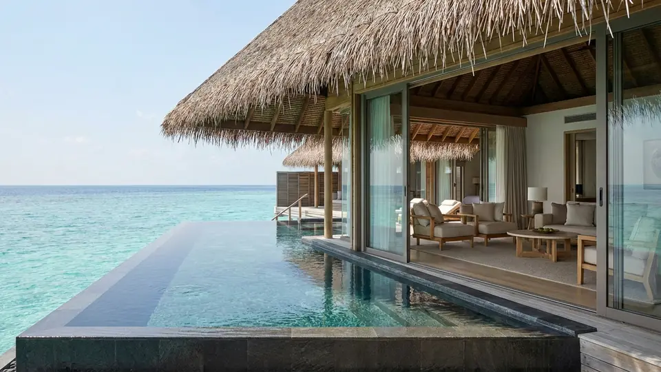 Swim-up suites