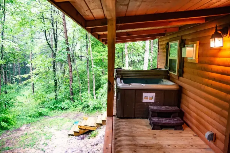The Whippoorwill at Avenwood Cabins