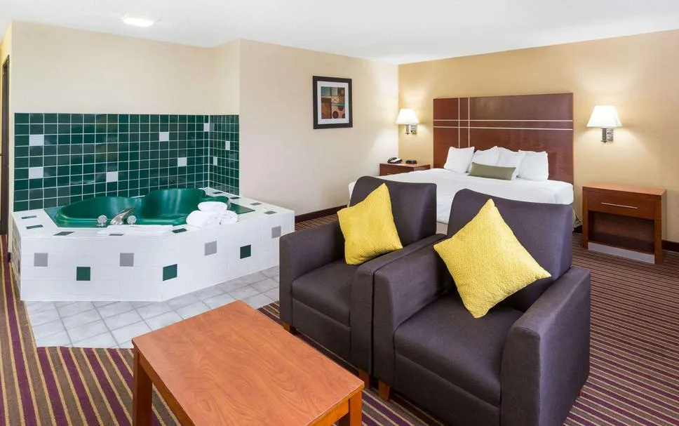 Baymont by Wyndham Bowling Green