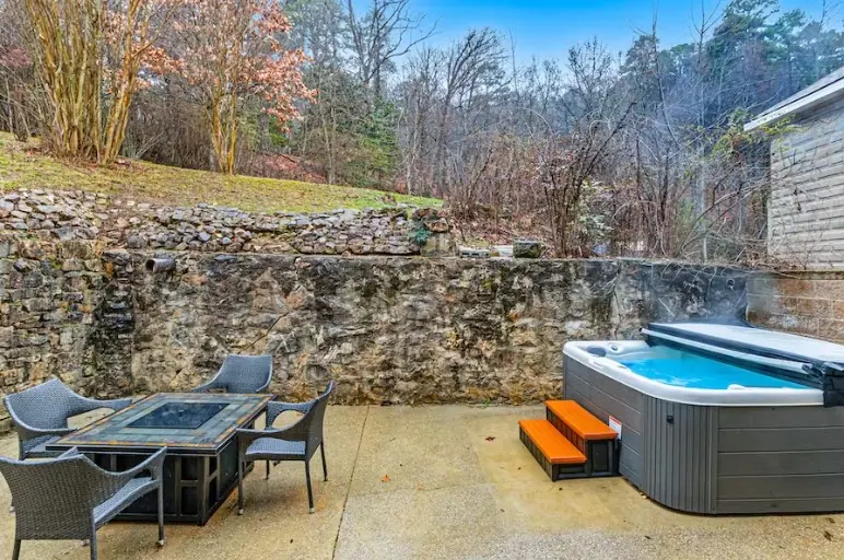 The Elizabeth – Hot Springs