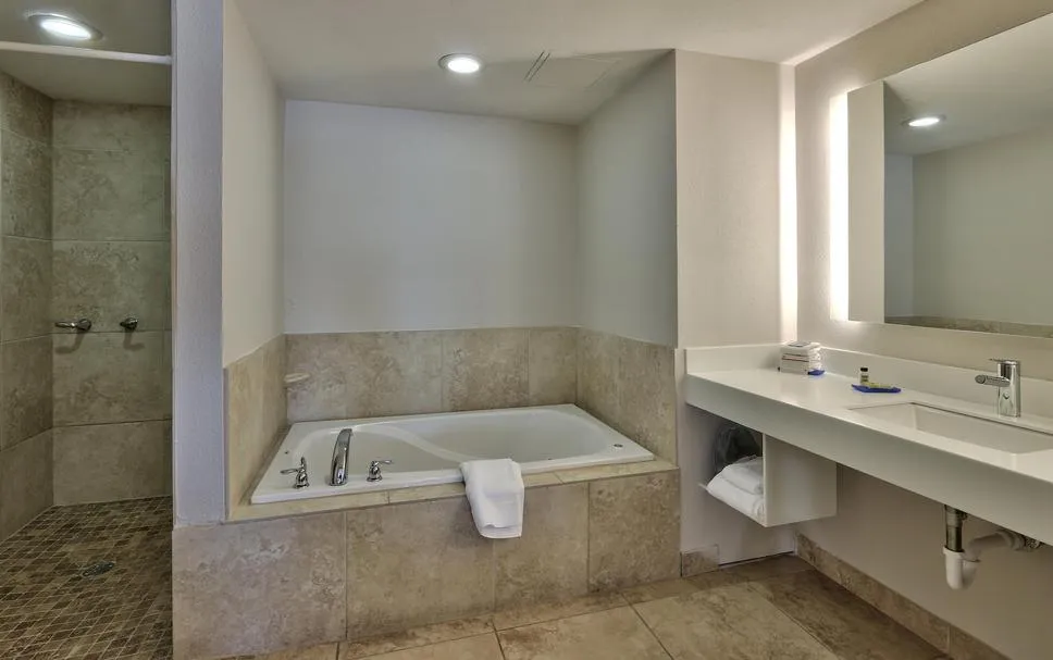 Holiday Inn Express & Suites Albuquerque Historic Old Town