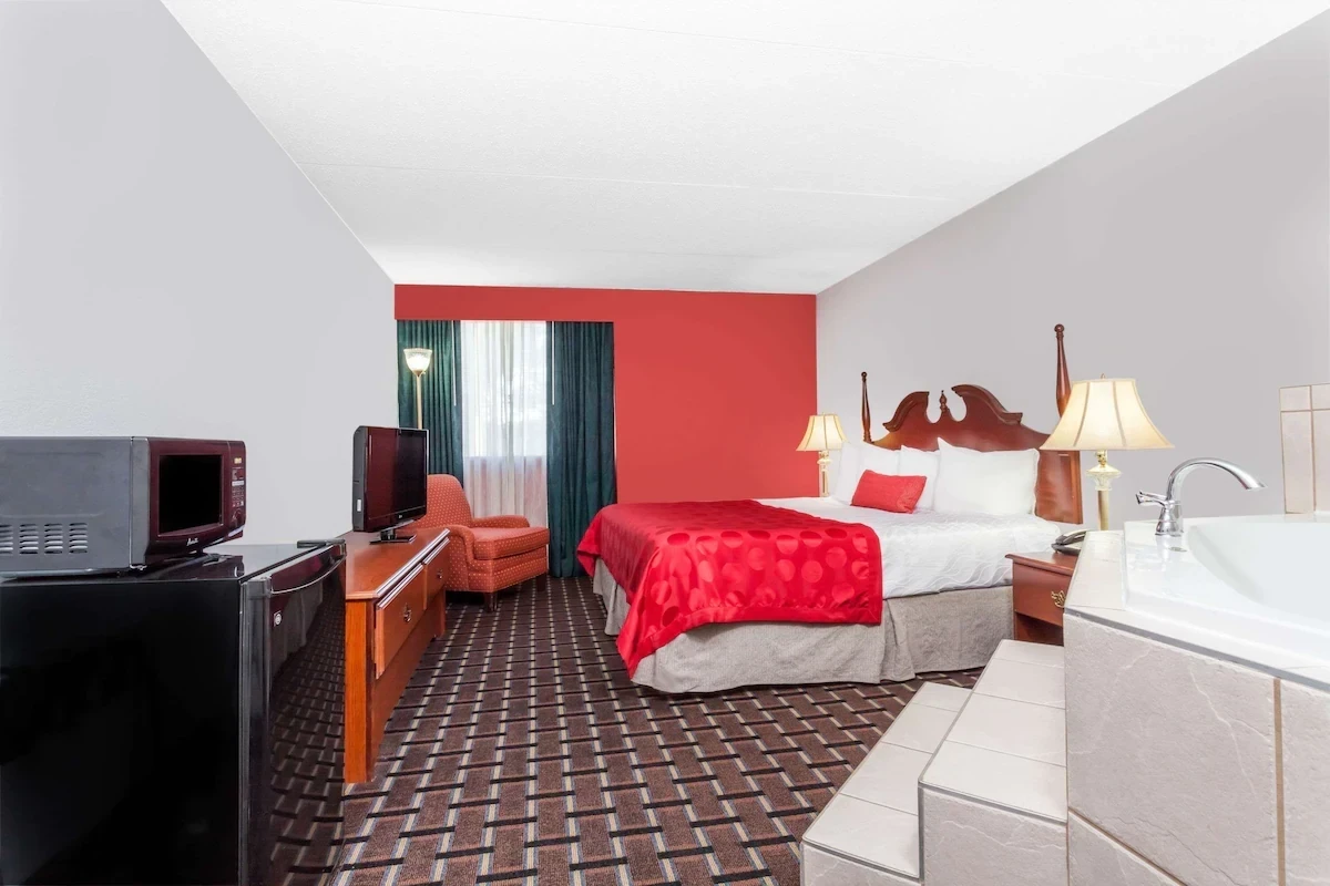 Ramada by Wyndham Henderson Evansville