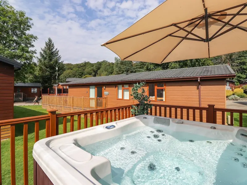 HONEYSUCKLE LODGE