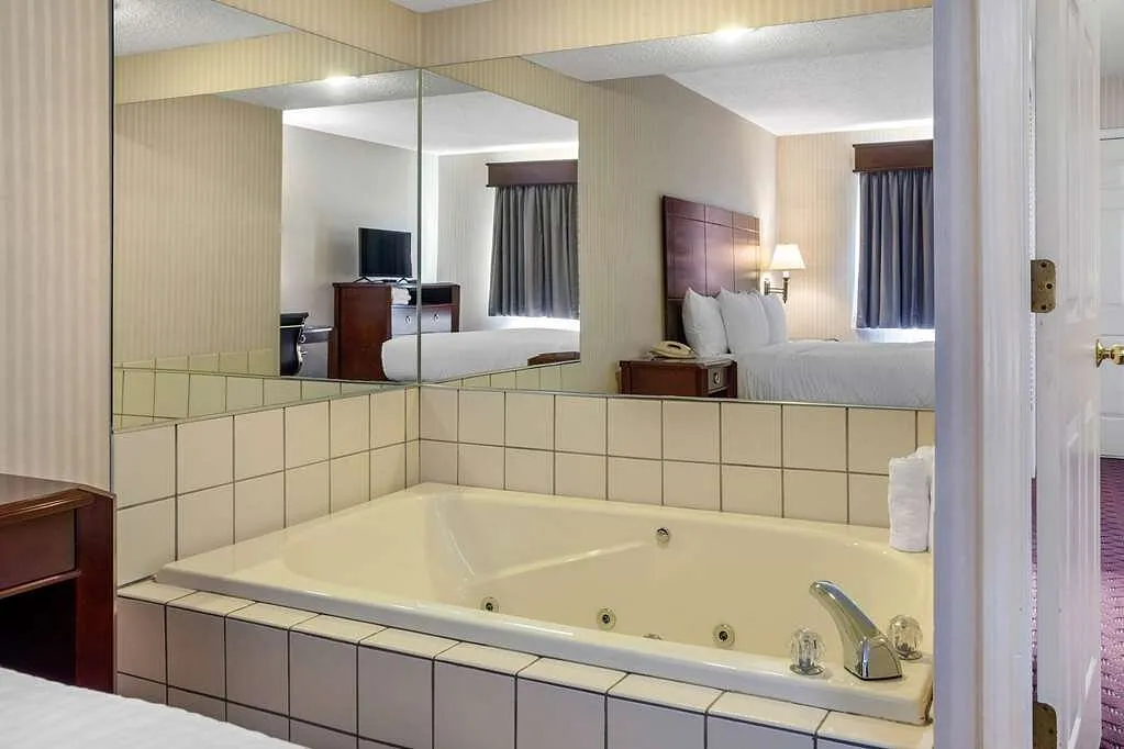 Clarion Hotel & Suites Wisconsin