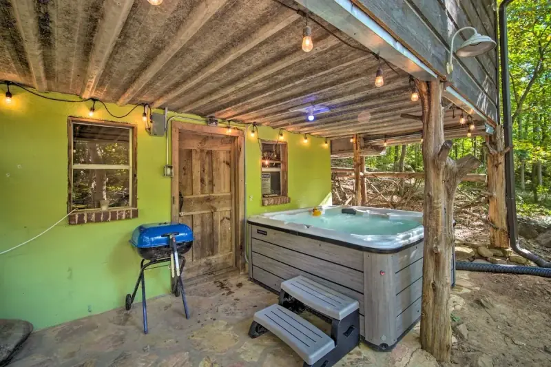 The Treehouse Cabin in Summerville
