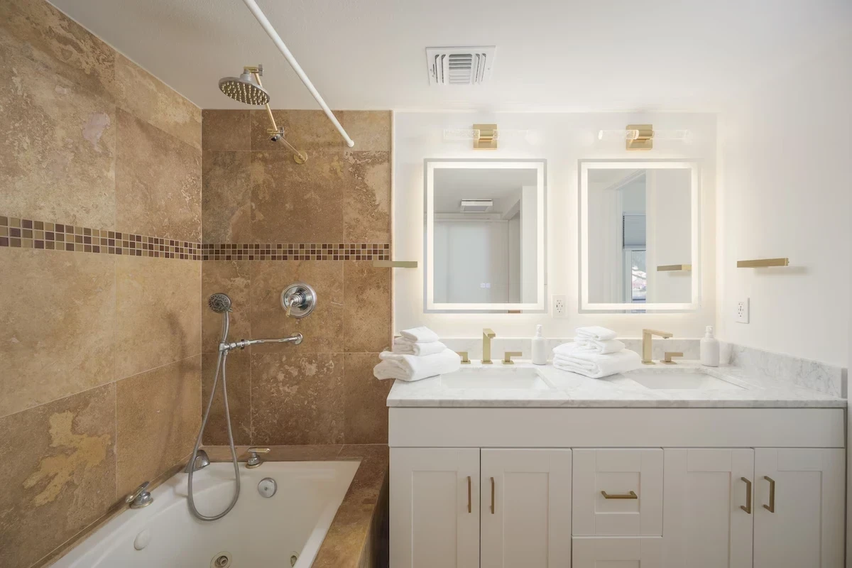 Scottsdale Lux Home – Jetted Tub, Yard