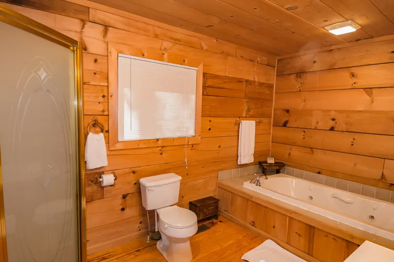 Bear’s Den Log Cabin