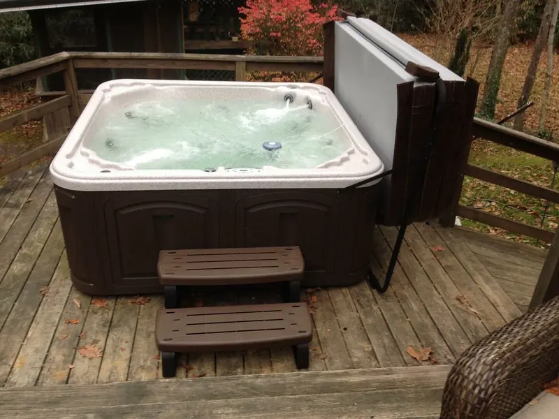 Creekside Escape Log Cabin
