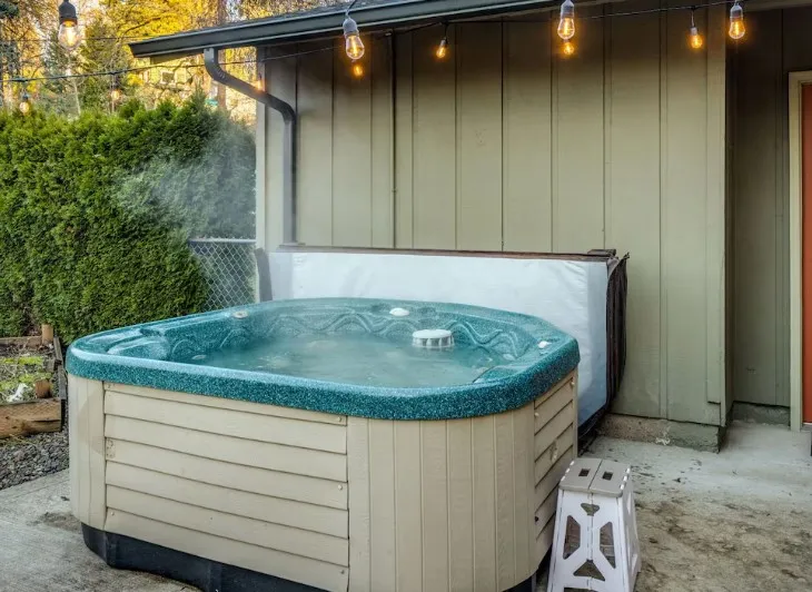 Milwaukie 3BR Home – Hot Tub, Ping Pong & 20 Min to Portland