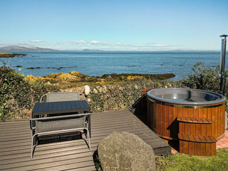 2 bedroom accommodation in Portyerrock