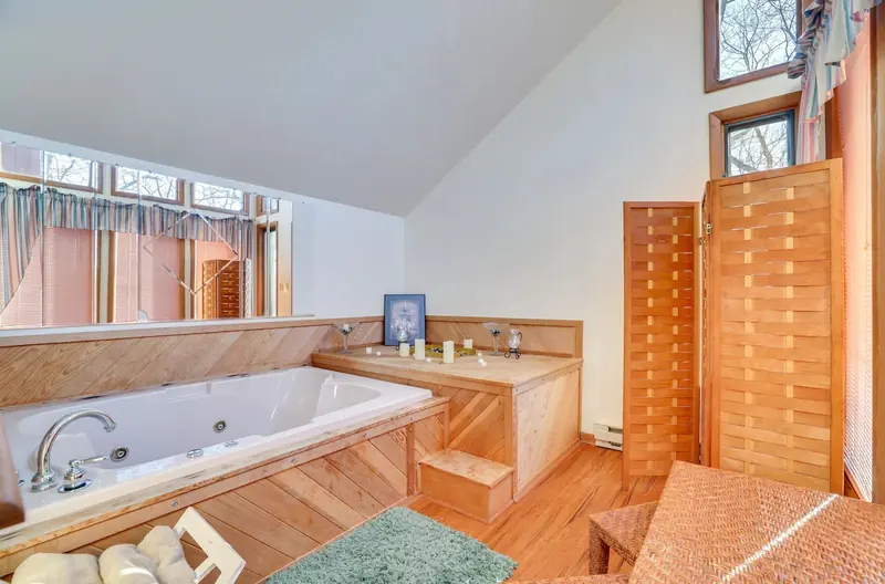 Charming Poconos Abode
