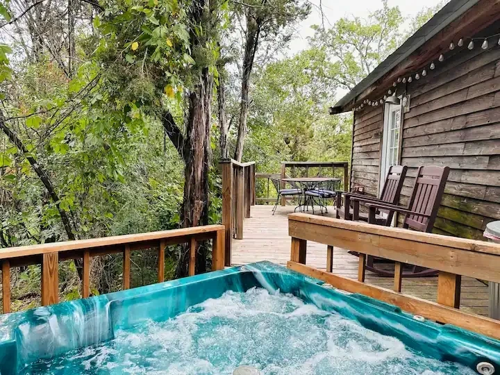 Dilly Dally Cabin