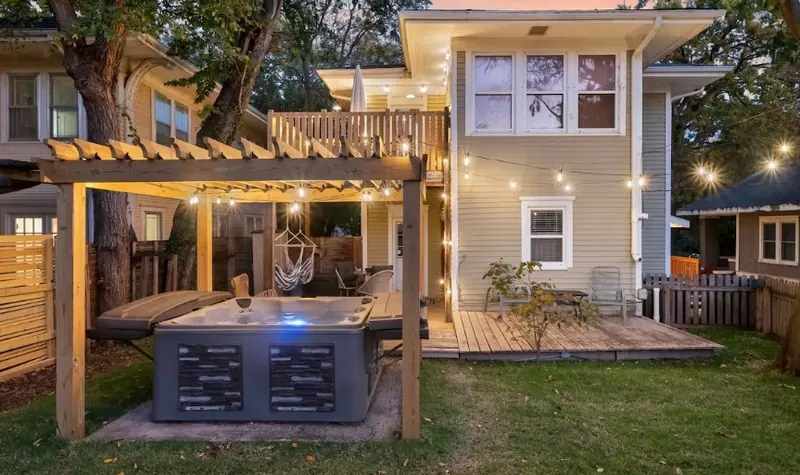 Hottub, Pool Table, Basketball, Firepit, Sleeps 8