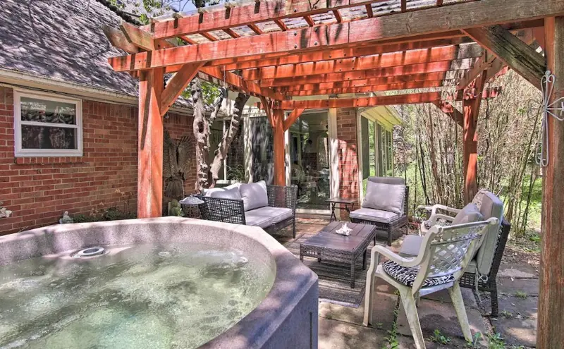 Private Home w/ Hot Tub & Patio Near Dtwn Tulsa