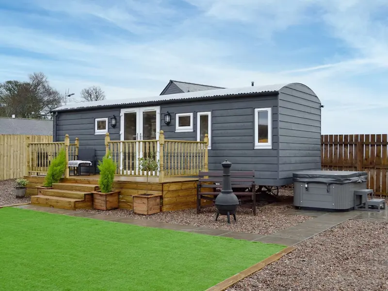 A delightful shepherd’s hut close to nature.