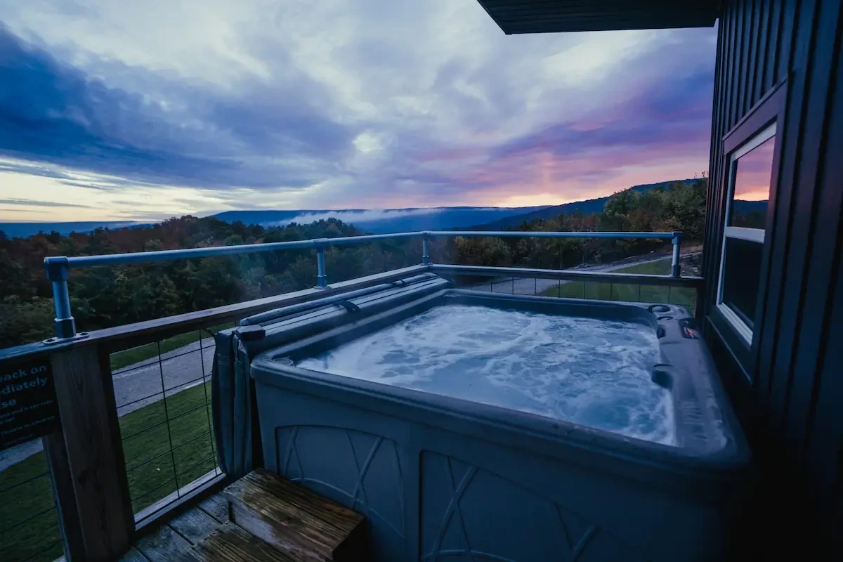 20 Secluded Acres, Hot Tub, Views, Game Room, Fire Pit – Decherd