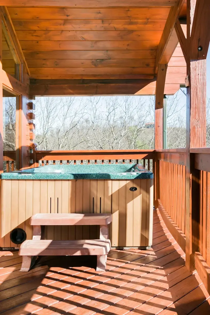 Striking Cabin with a Hot Tub and Mountain Views