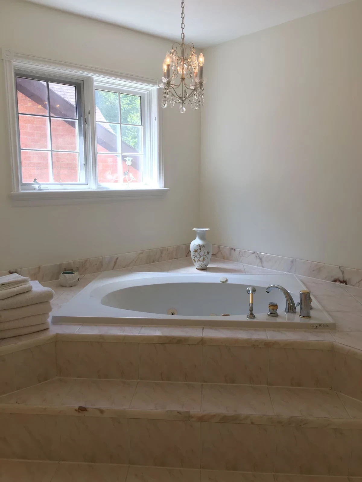 Family friendly home with Lake View and Hot Tub