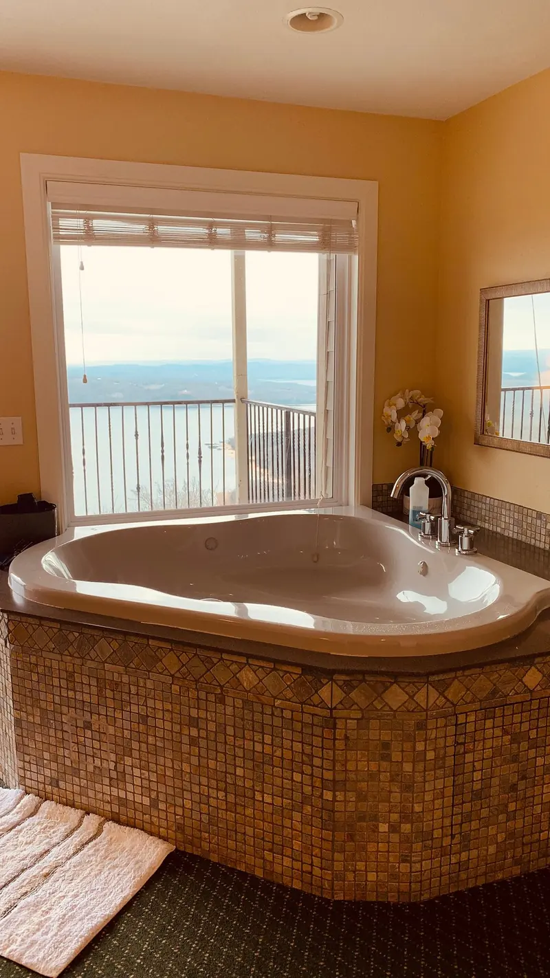 Whitney Mountain Lodge