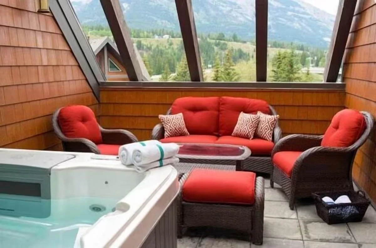 Amazing Penthouse with Private Hot Tub