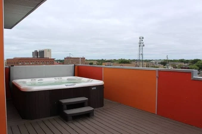 Penthouse in the heart of Downtown Fargo with Private Hot Tub