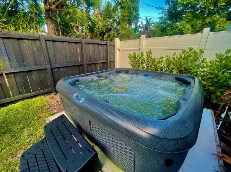 Bahama Mama 2/1 in Las Olas & Holiday Park with Hot Tub!