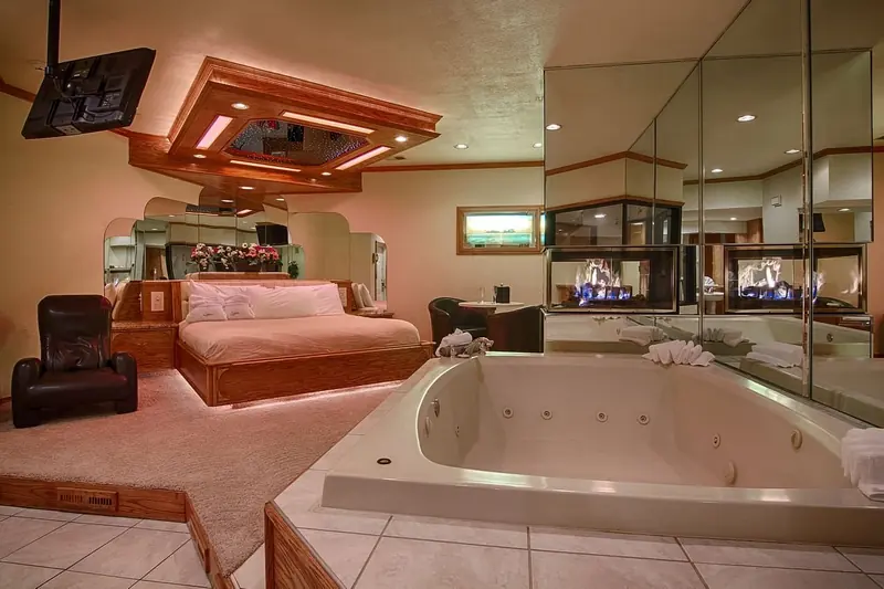 Sybaris Mequon