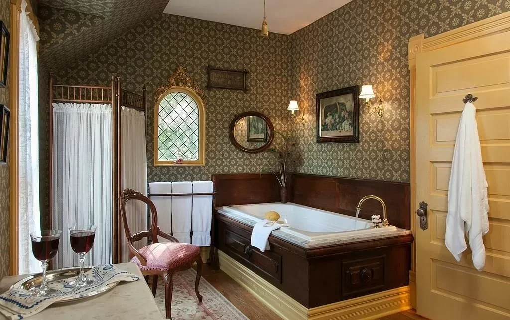 Thorp House Inn & Cottages