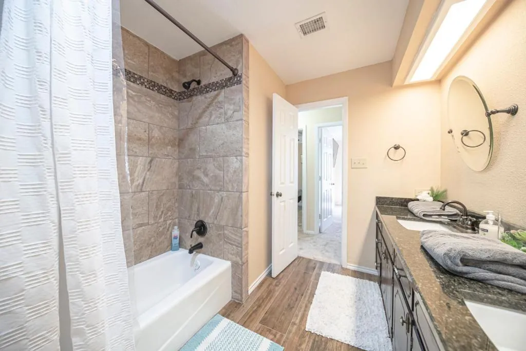 Right At Home-Midland Hot Tub Delight