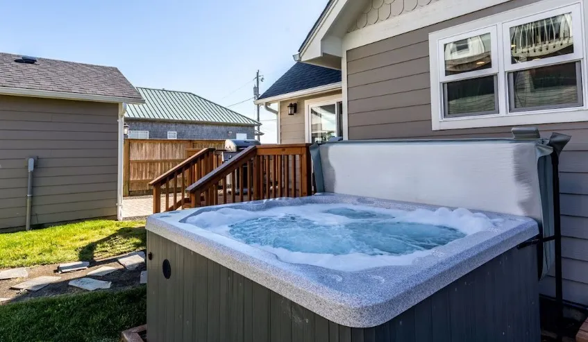 Newport Beach House – Hot Tub, Fireplace, Dog-Friendly