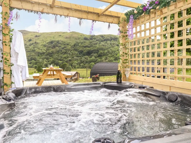HARTSOP MAGIC – CROSSGATE LUXURY GLAMPING
