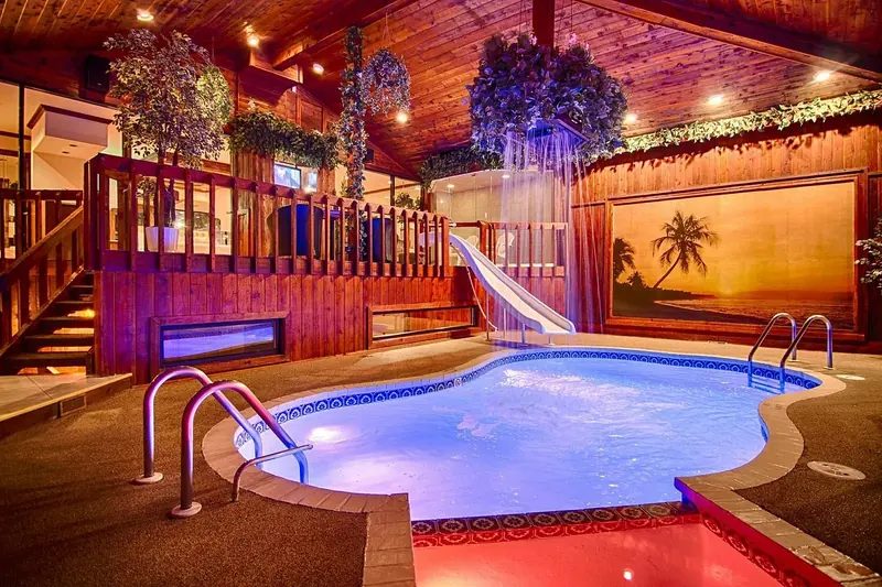 Sybaris Pool Suites Northbrook