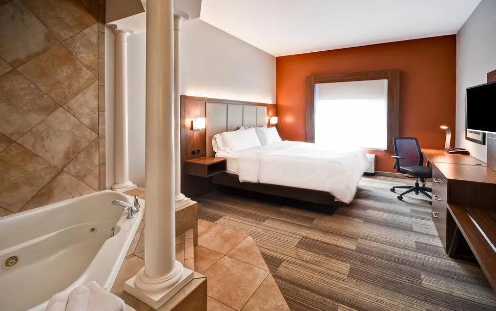 Holiday Inn Express & Suites Schererville