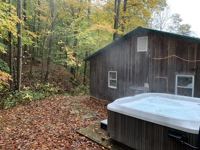Beautiful, private, serene and clean! Near Athens and Hocking Hills.